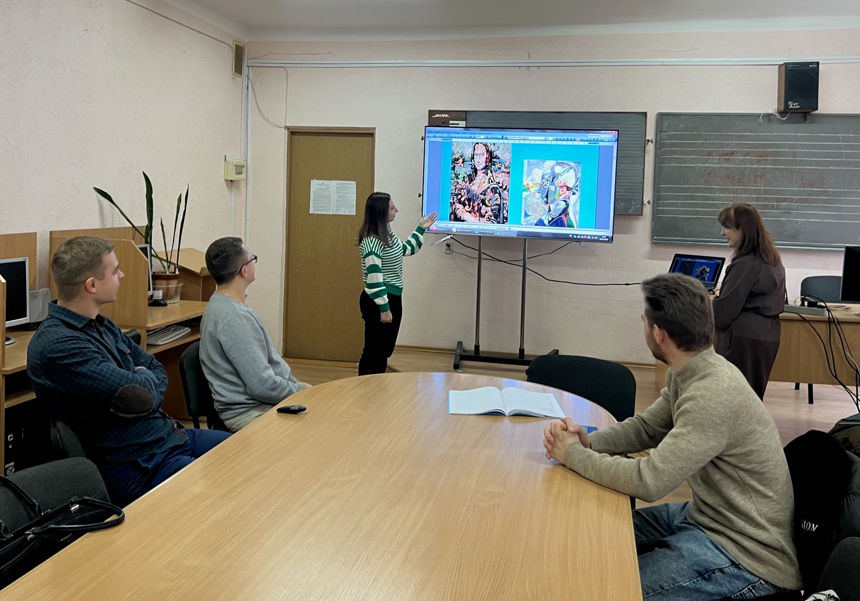 Неприборканому бунту пост-перформера В. Сильвестров протиставив  інтоновану молитву