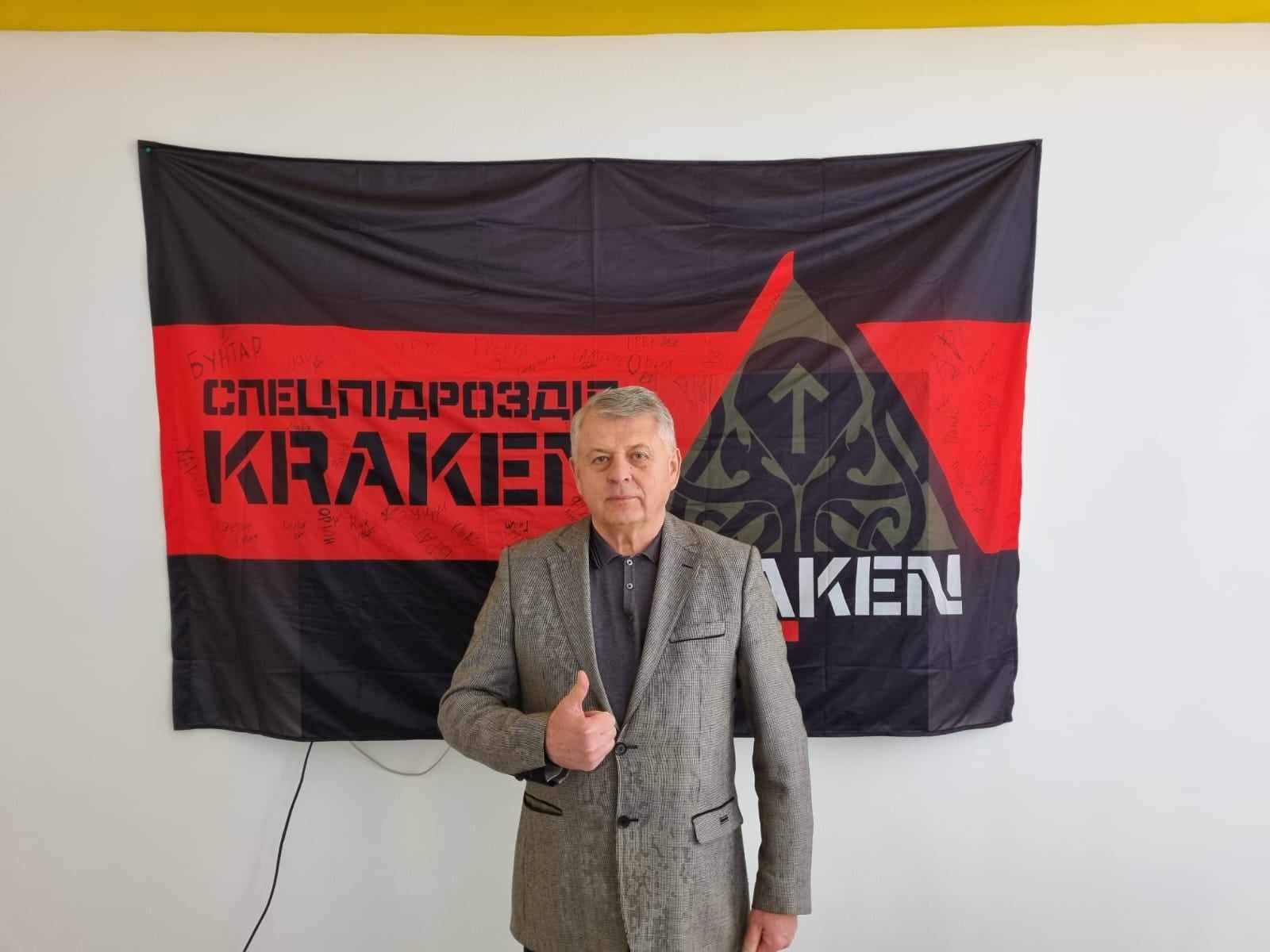 Валерій Федорейко дорожить знаменом спецпідрозділу, в якому воює син