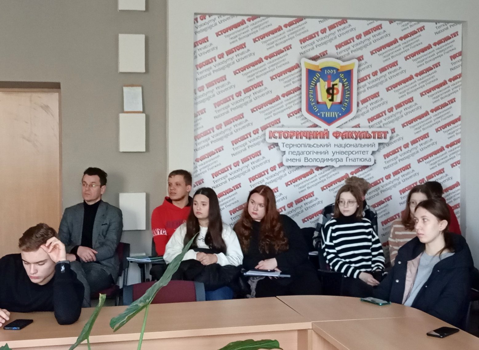 Замислились...