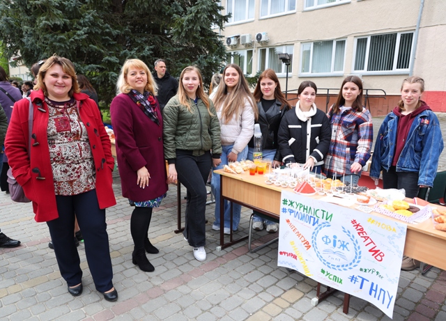 Представники факультету філології і журналістики