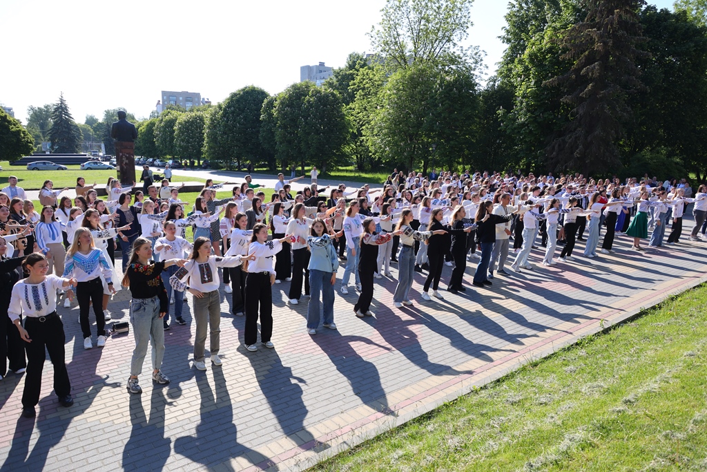Одягнена вишиванка сьогодні є символом незламності українського духу