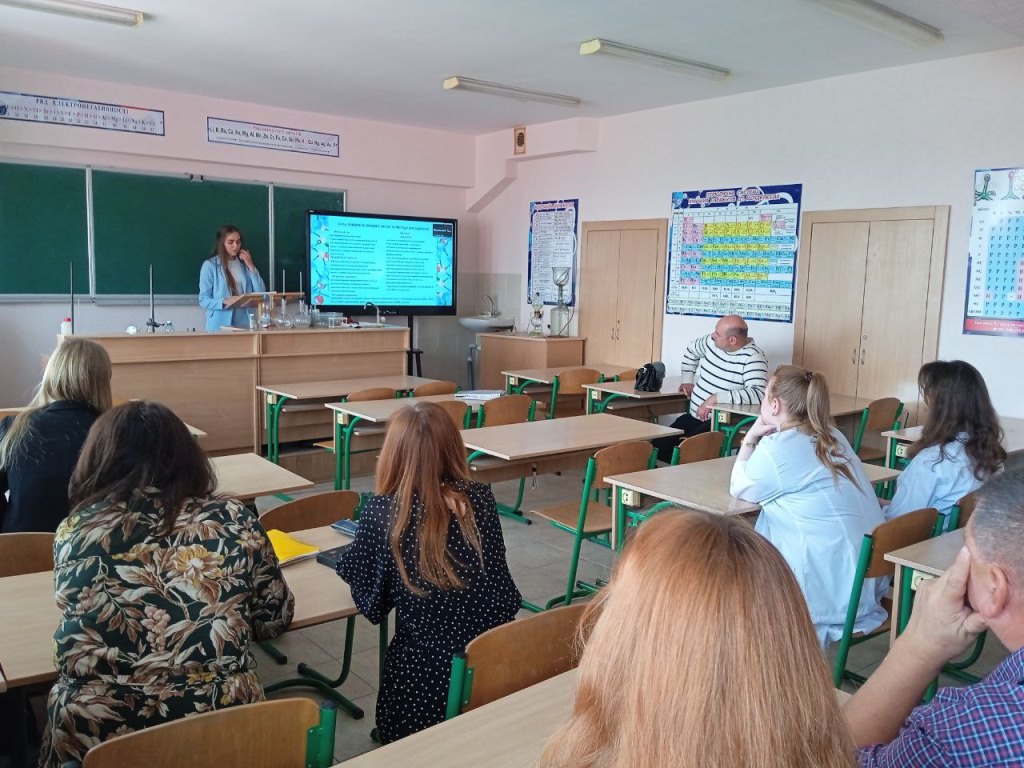 Робота секції «Хімія» (доповідь Лідії ВАПЛЯК)