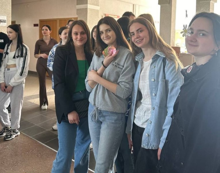 Студенти у пошуках великодніх писанок