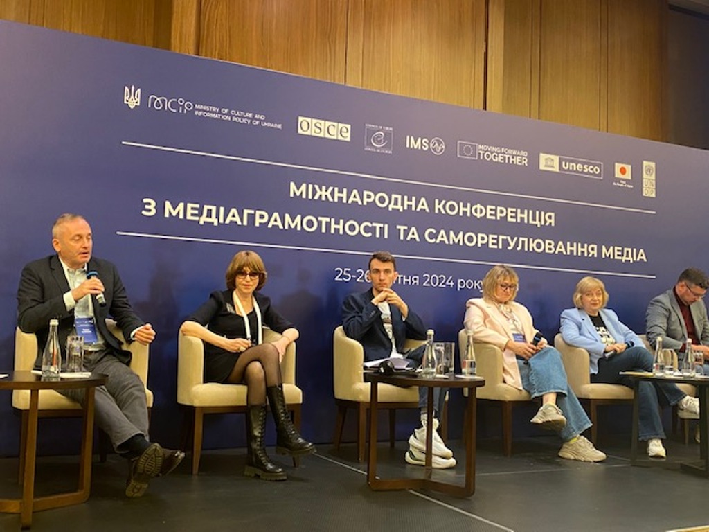 Учасники панельної дискусії