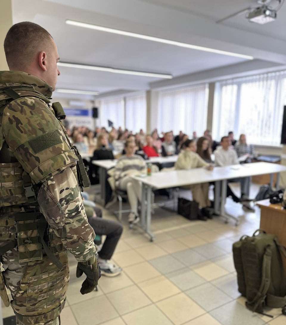 Військова амуніція на бійцеві