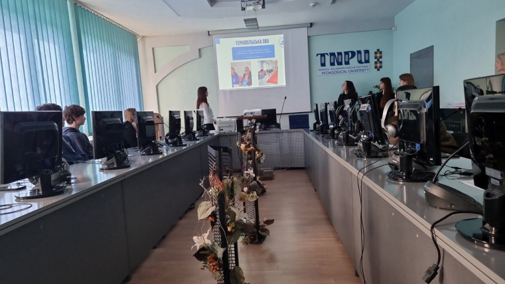 Вікторія Тарнавська ділиться досвідом синхронного і послідовного перекладу
