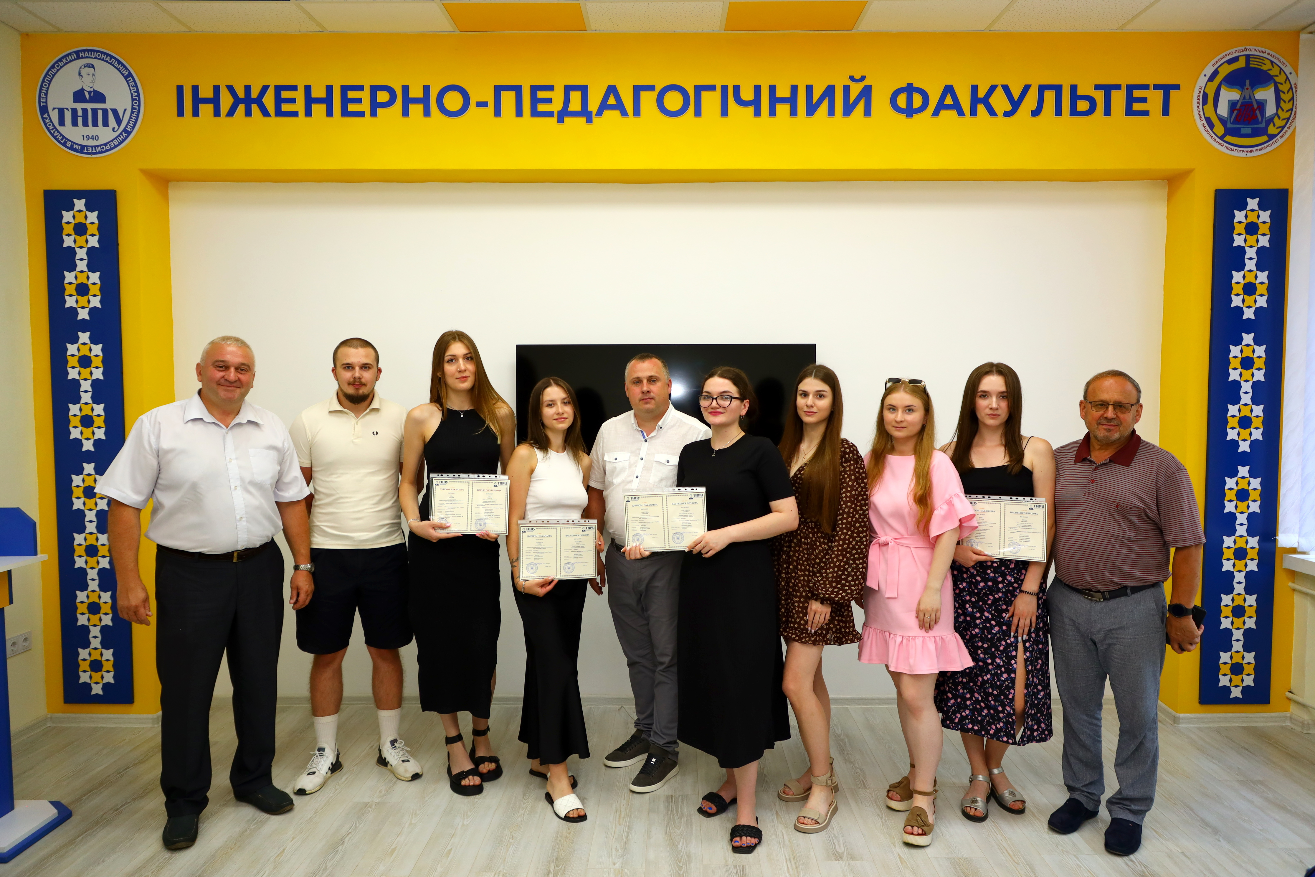 Випускники та викладачі факультету