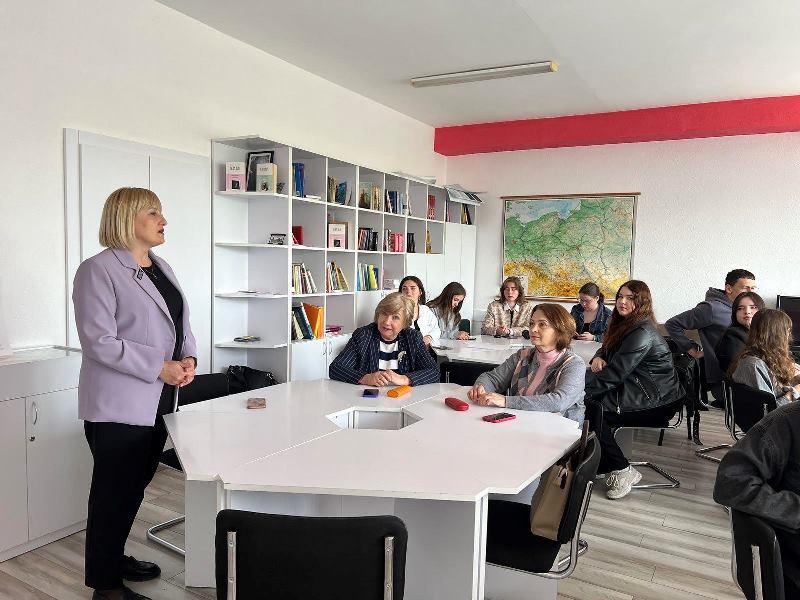 Викладачі і студенти кафедри журналістики