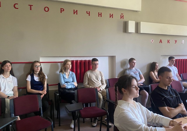 Учасники круглого столу