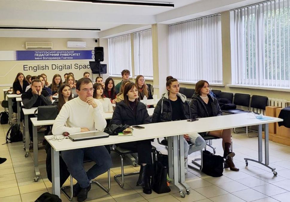 Зацікавлені здобувачі вищої освіти.