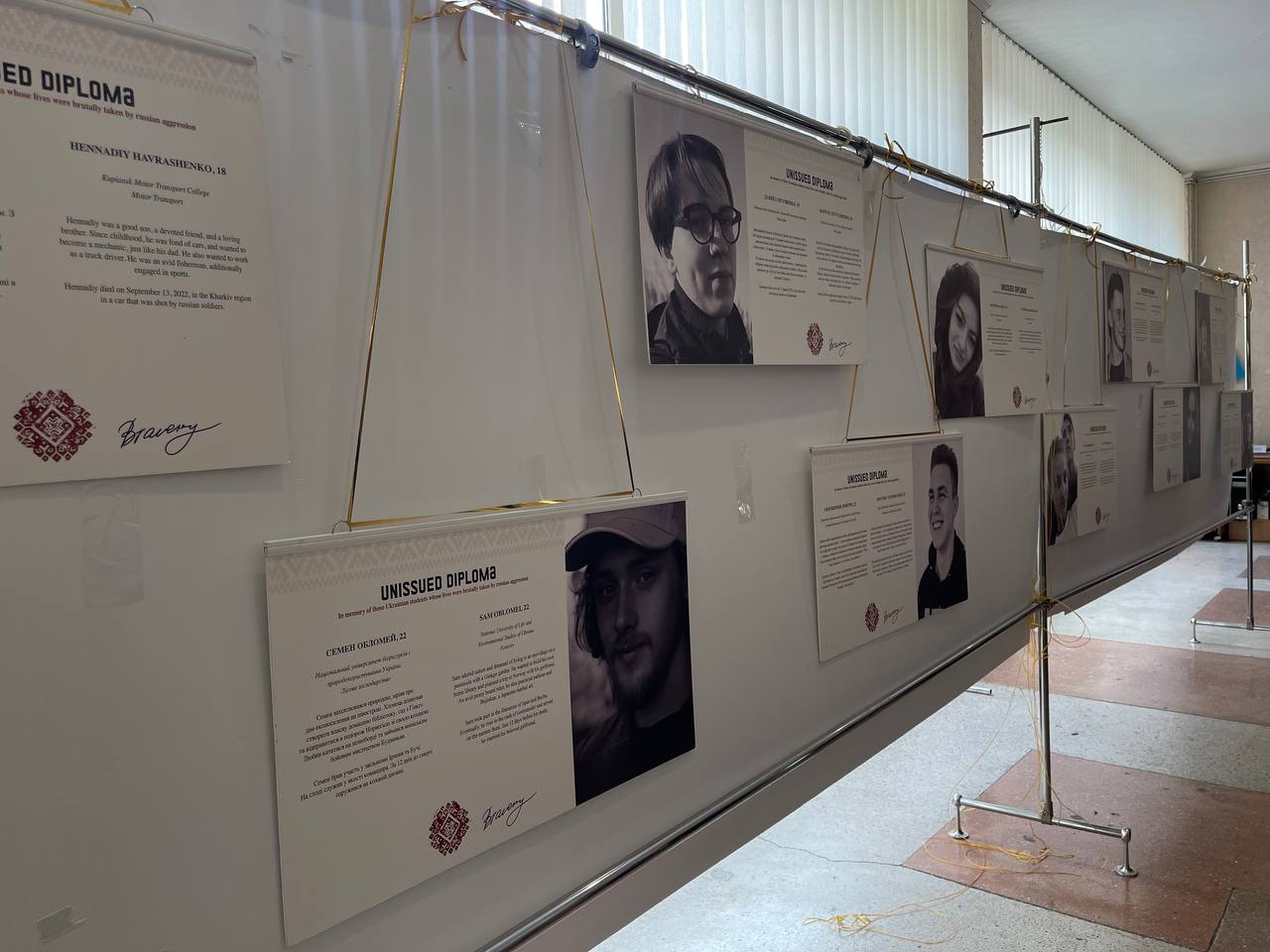Один зі стендів фотовиставки Unissued diplomas Odyn_zi_stendiv_fotovystavky_Unissued_diplomas