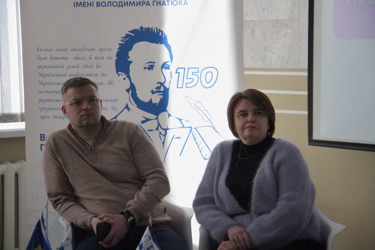 Olha Khoma, dyrektorka departamentu osvity i nauky Ternopilskoi oblderzhadministratsii ta Pavlo Zhurba, zastupnyk holovy oblderzhadministratsii pid chas pershoi zustrichi