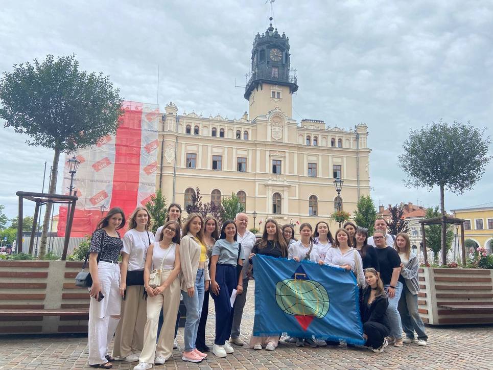 Учасники проєкту в історичному центрі Ярослава Учасники проєкту в історичному центрі Ярослава