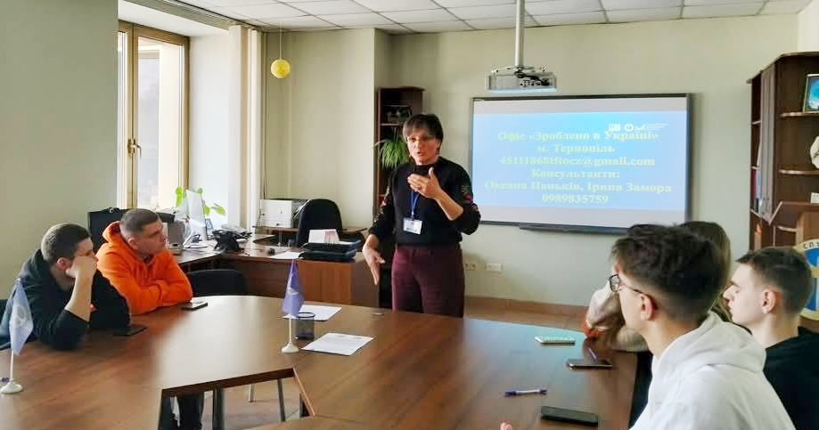 Доповідь Ірини ЗАМОРИ про грантові можливості для молоді