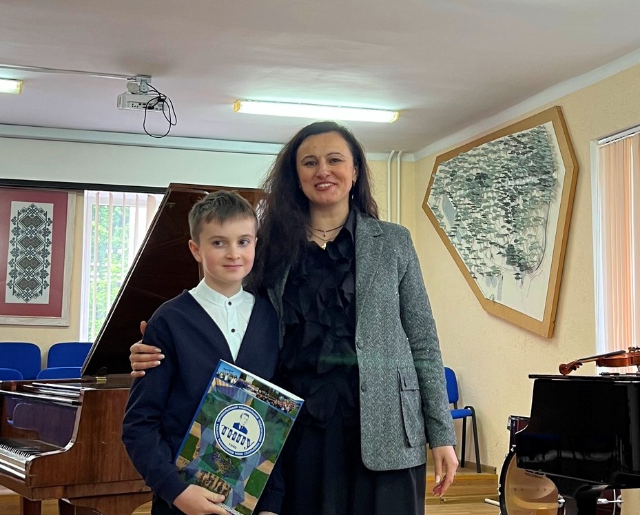   Усі учасники концерту отримали подяки від декана факультету мистецтв, кандидата пкдагогічних наук, доцента - Топорівської Я. В..jpg