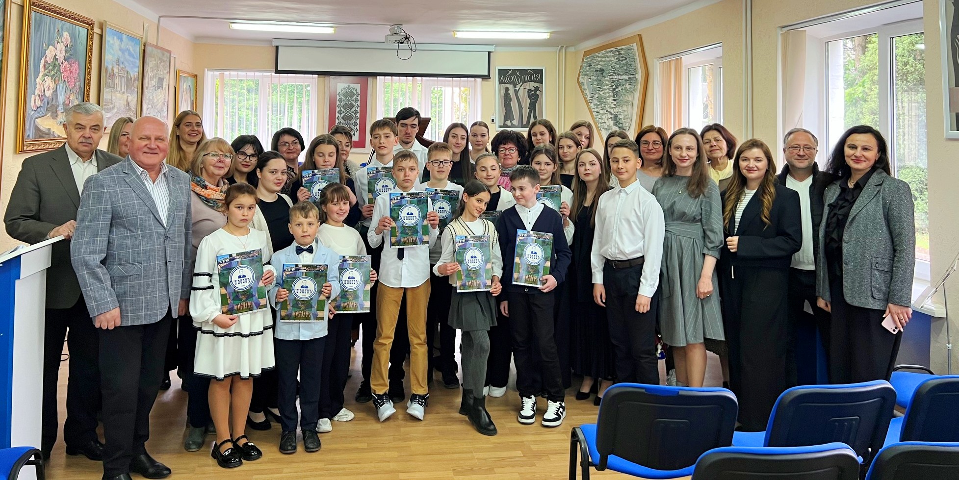  Учасники концерту та викладачі факультету мистецтв.jpg