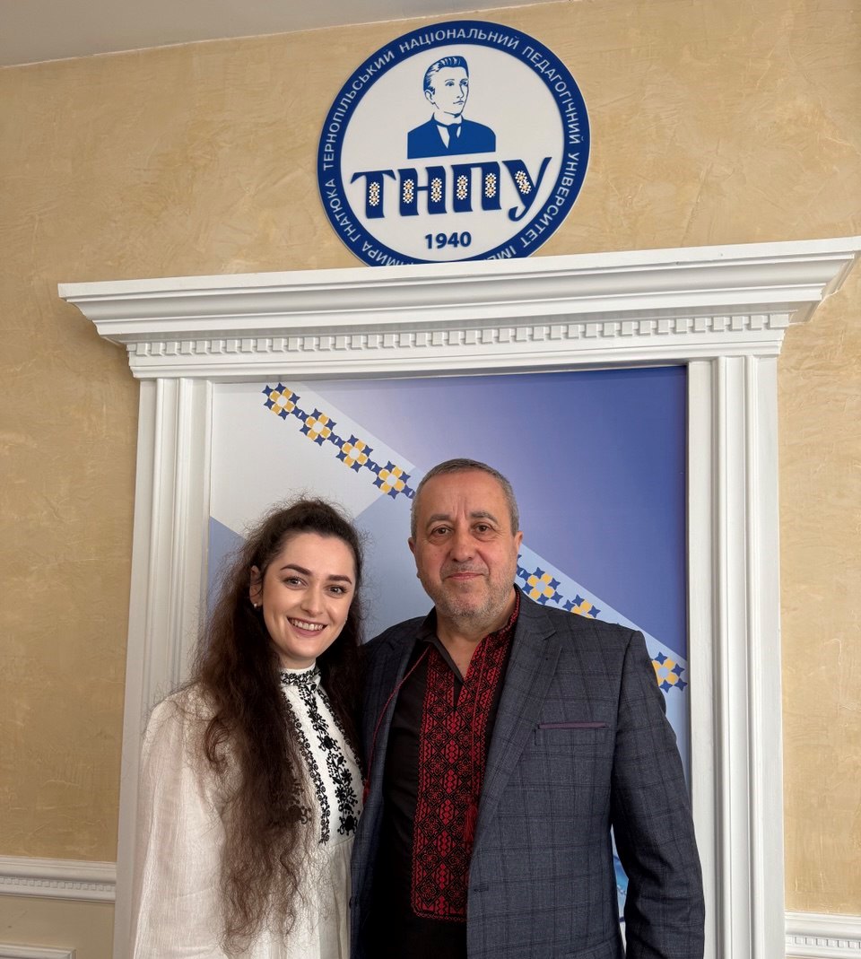   Доктор філософії Дарморіз С. Ю. з науковим керівником Зуляком І. С..jpg