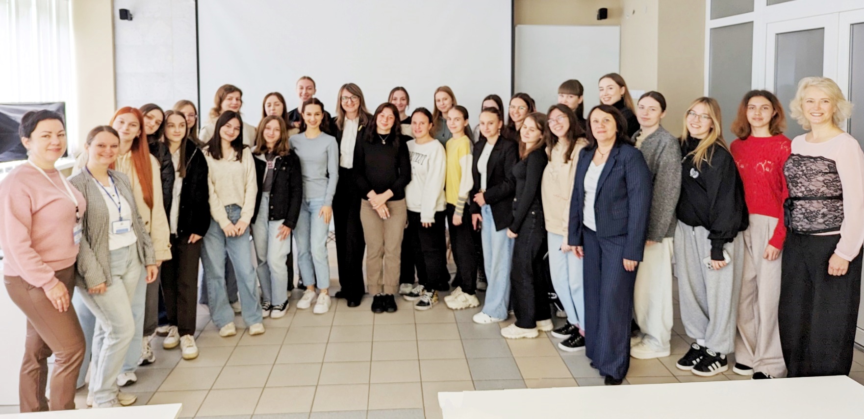  Учасники кар’єрної зустрічі «DigiFLEd нові виклики – нові можливості».jpg