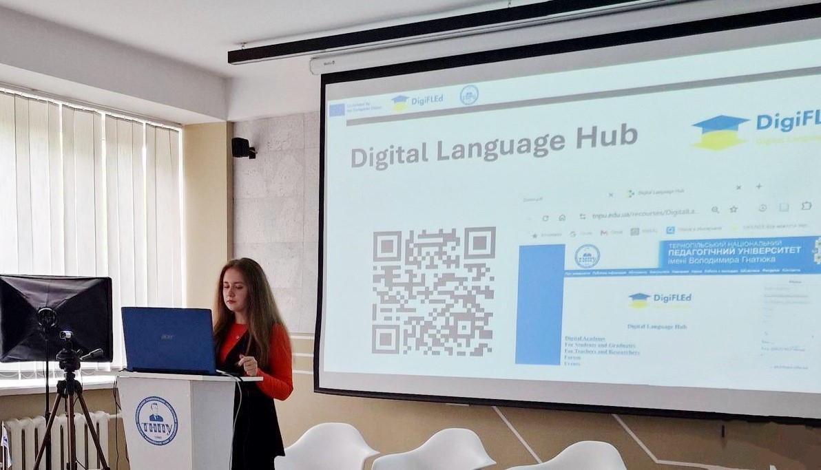  Старший лаборант Ірина Бейгер ділиться досвідом використання Google Sites.jpg