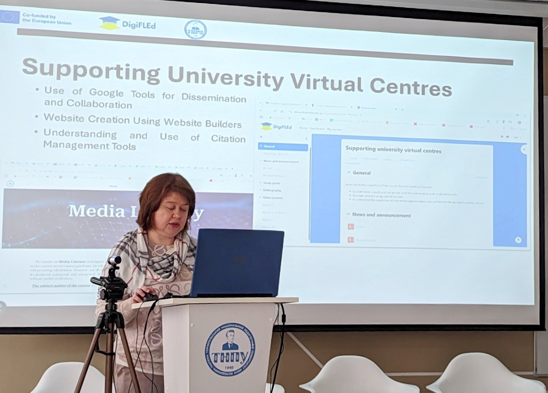   Викладач Оксана Даниленко інформує про оптимізацію процесів управління бібліографічною інформацією.jpg