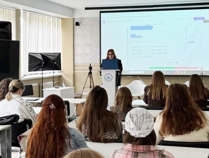  Магістрантка Каріна-Марія Русіна демонструє креативний підхід до організації навчального процесу за допомогою Google Forms.jpg