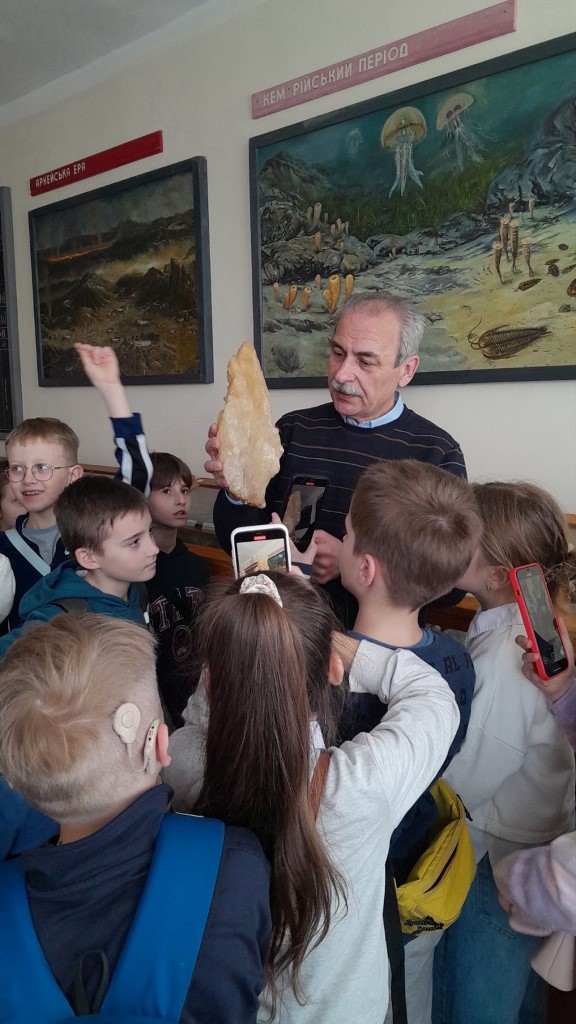 Доторкнутися до далекого минулого планети – без проблем у геологічному музеї ТНПУ під керівництвом доцента Петра ДЕМ’ЯНЧУКА