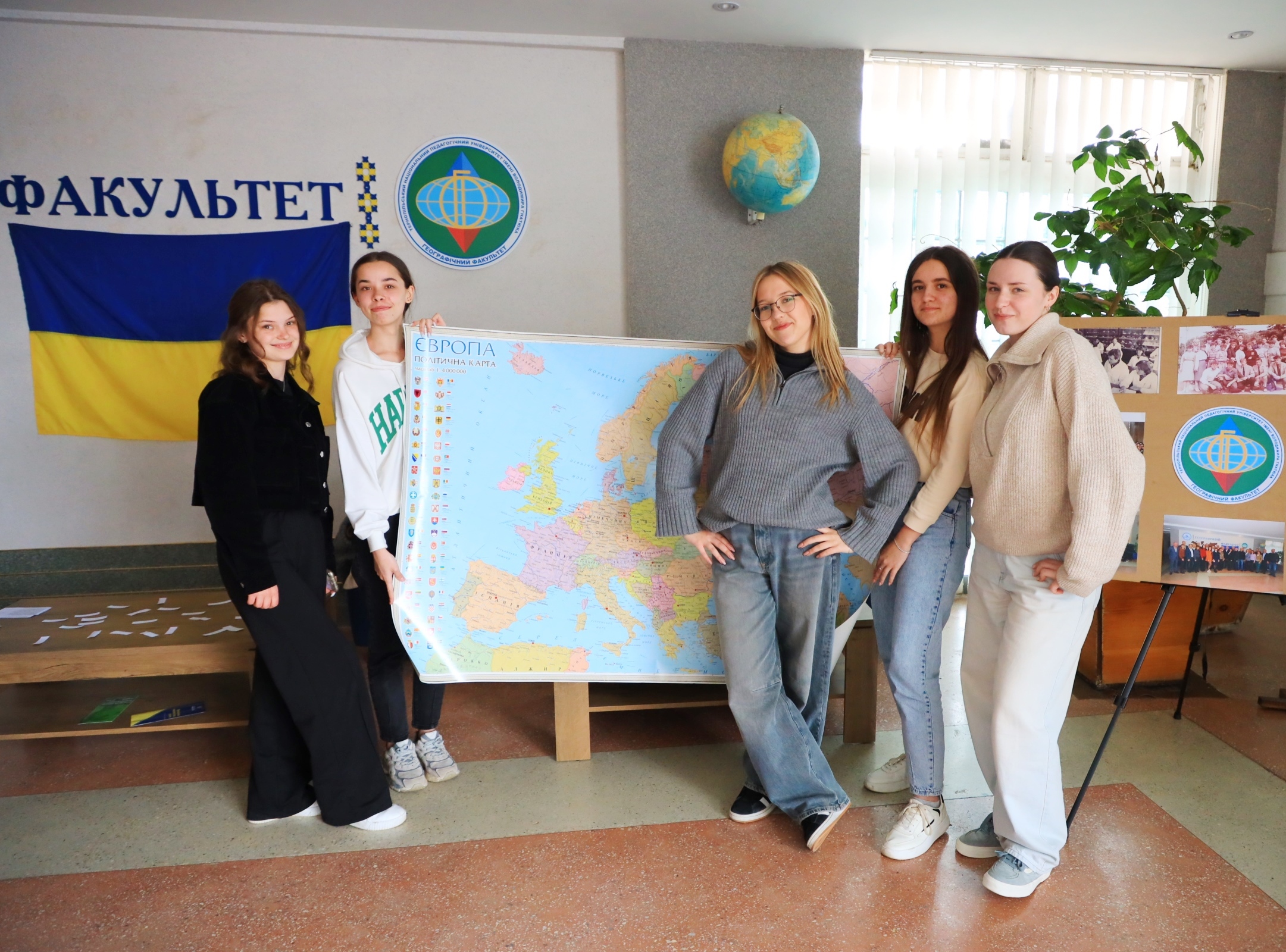  Виконання завдання на станції «Карта Європи».JPG