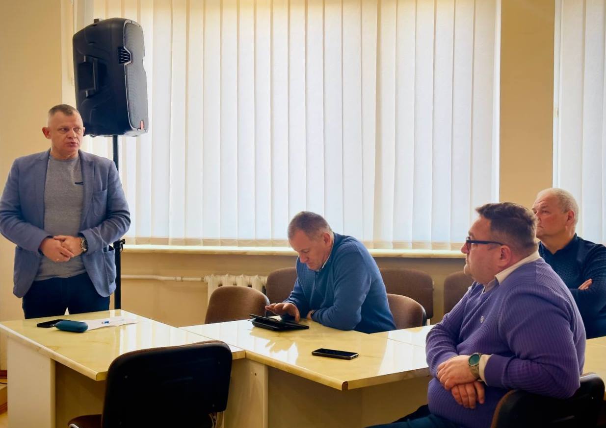   Виступ завідувача кафедри ТОМФВ, гаранта освітньої програми, доцента Володимира Наумчука.jpg