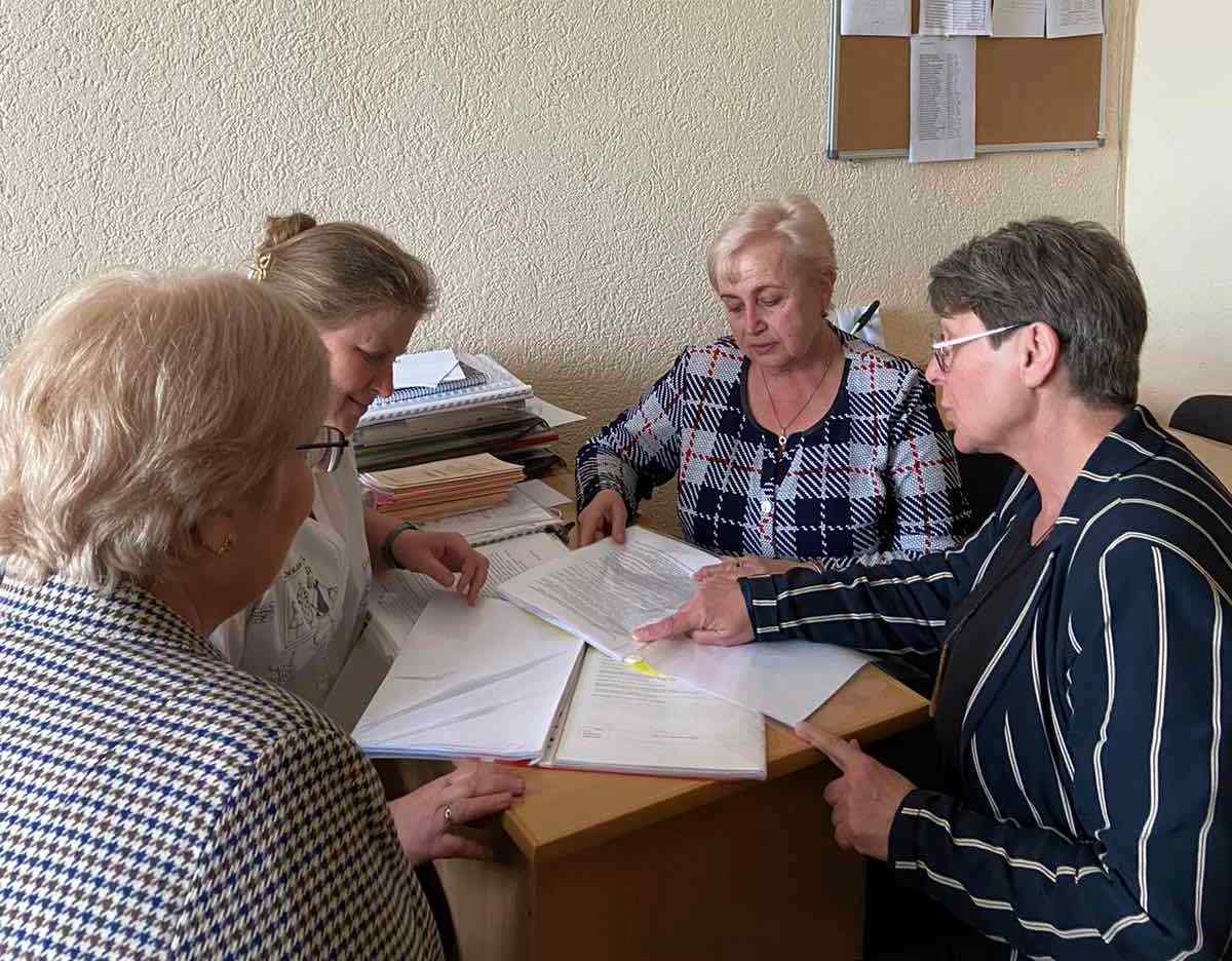 Обговорення напрямків співпраці  гарантами освітніх програм хіміко-біологічного факультету ТНПУ та гуманітарно-педагогічногофакультету ХНУ.jpg