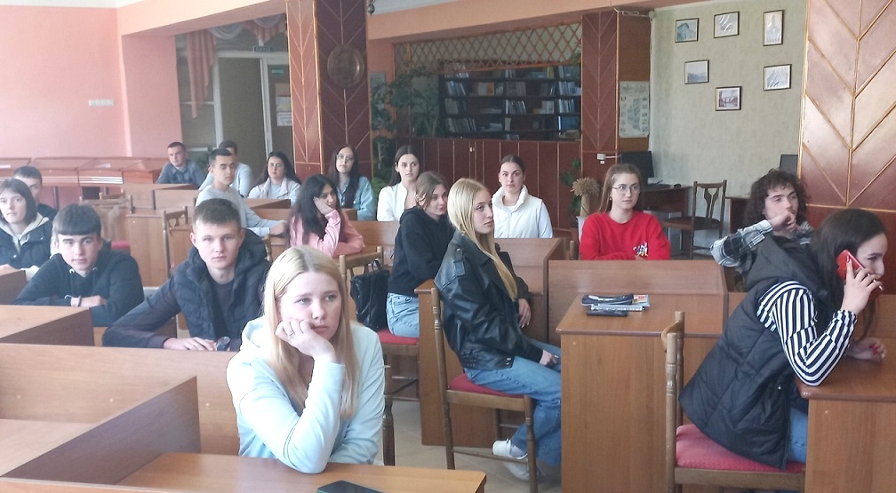 Випускники Бучацького аграрного фахового коледжу знайомляться з особливостями вступної кампанії 2025 року