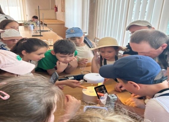 Подорож до знавців фізики (на базі фізико-математичного факультету)