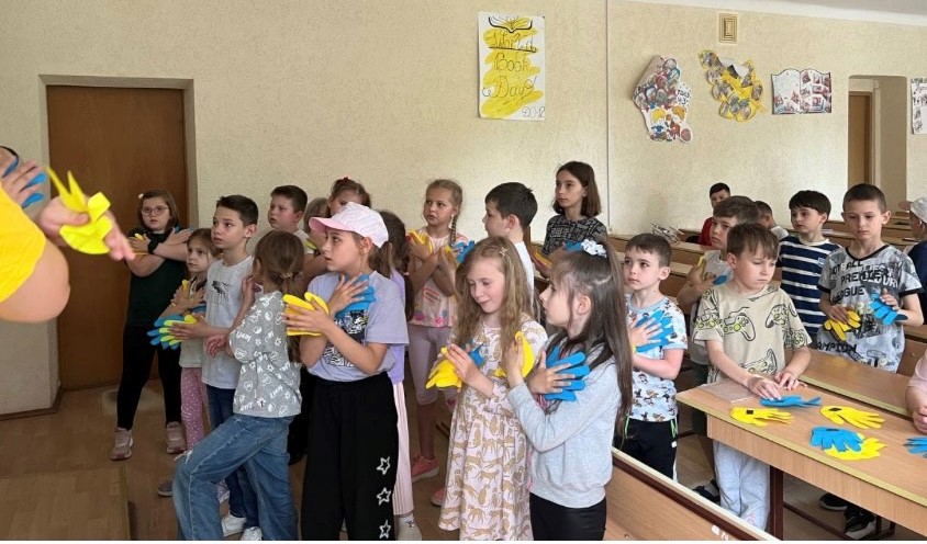 «Малесеьнькі дитячі долоньки створюють красу та  майбутнє  України!»