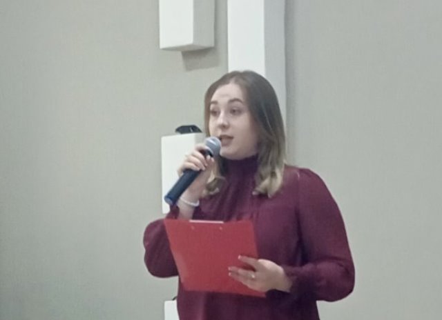 Яна Харчук читає вірш - Ми втомлене покоління.jpg