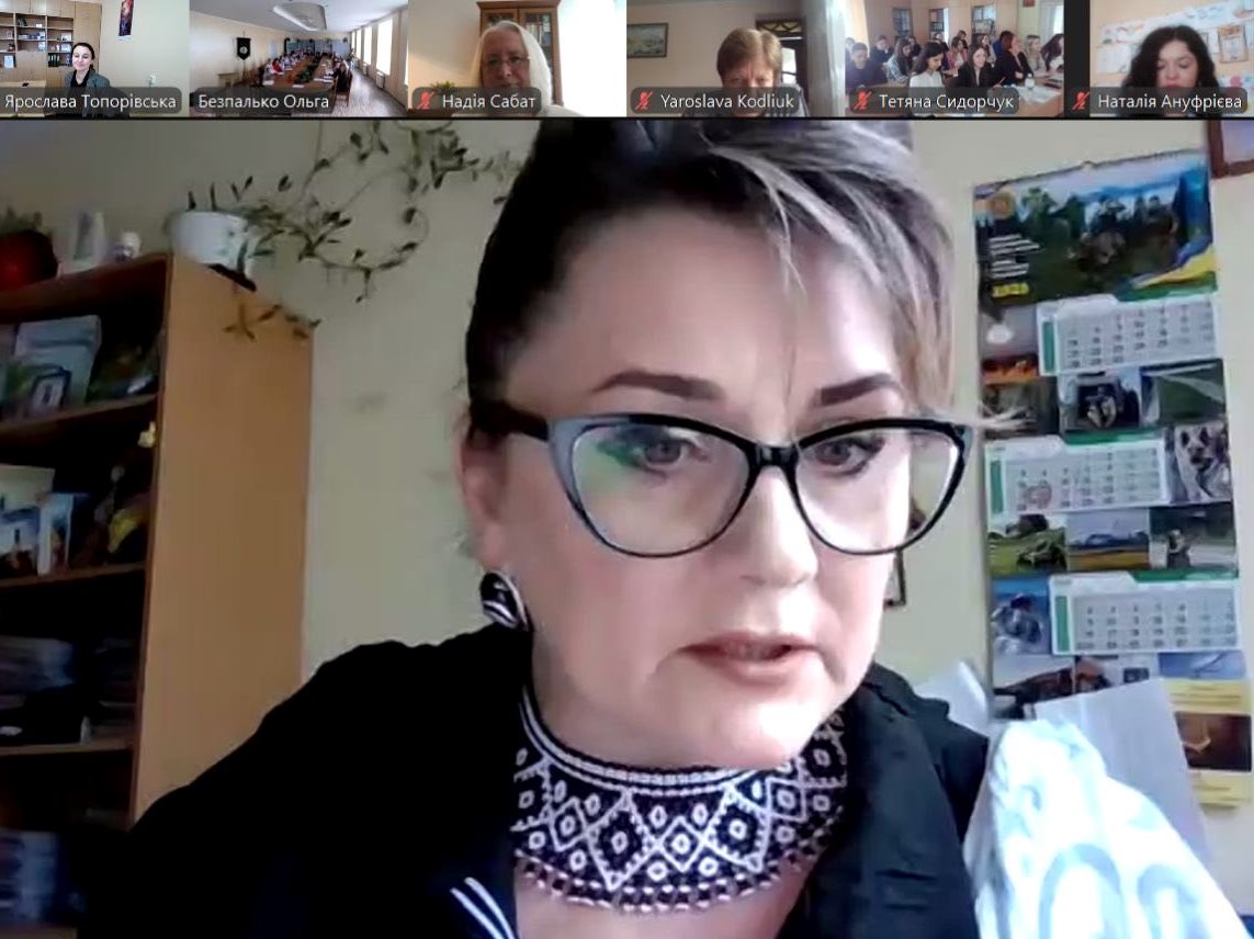 Доповідає - Л.Д.ОРОНОВСЬКА.jpg