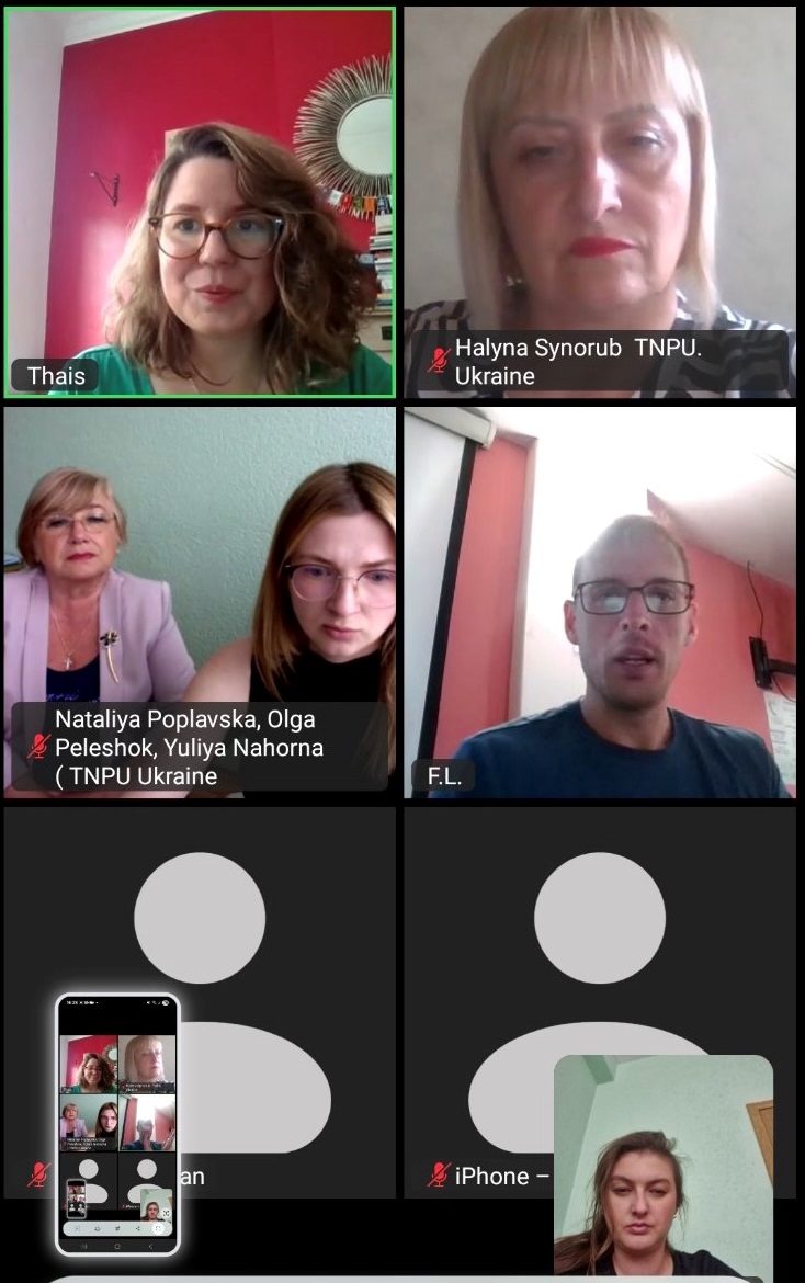 Під час доповідді Юлії Нагорної, Наталії Поплавської та Ольги Пелешок.jpeg