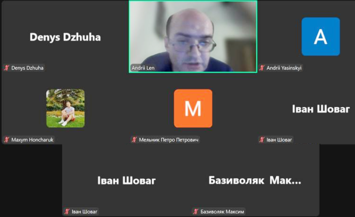 Обговорення робочих моментів учасниками семінару.png