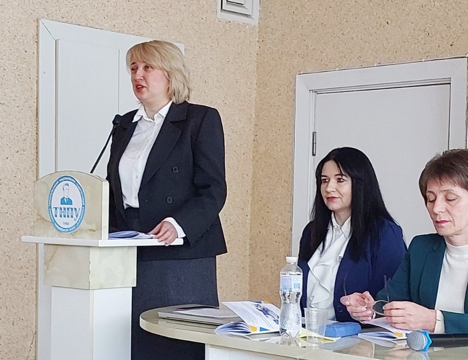  Відкриття конференції проректором із наукової роботи та міжнародного співробітництва Тернопільського національного педагогічного університету імені Володимира Гнатюка Іриною Задорожною.jpg