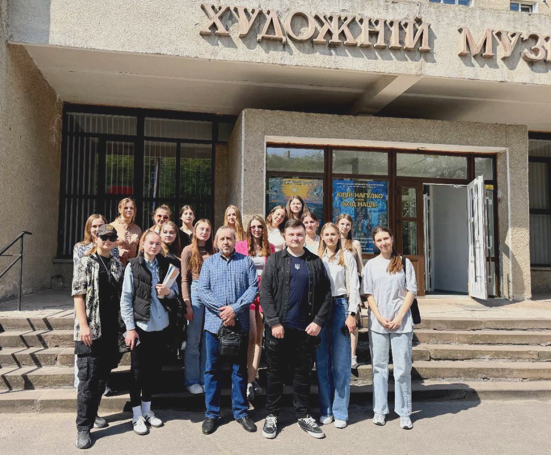   Зуляк І. С. разом із студентами 2 курсу.jpg