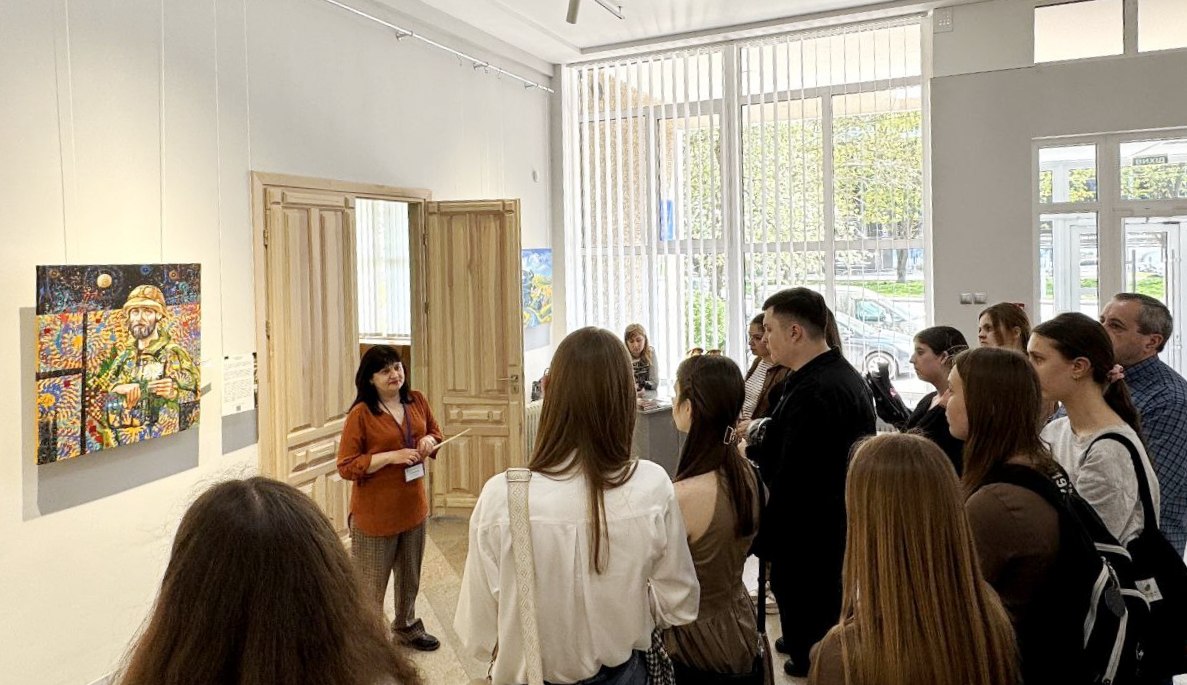 Екскурсія музеєм.jpg