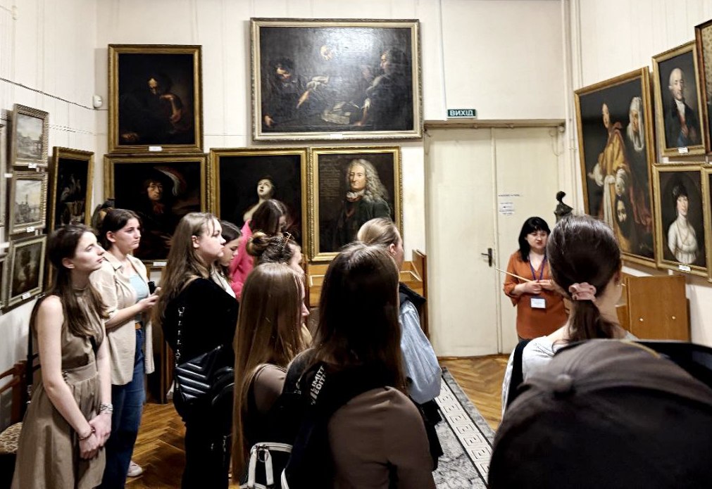  Серед творчих здобутків.jpg