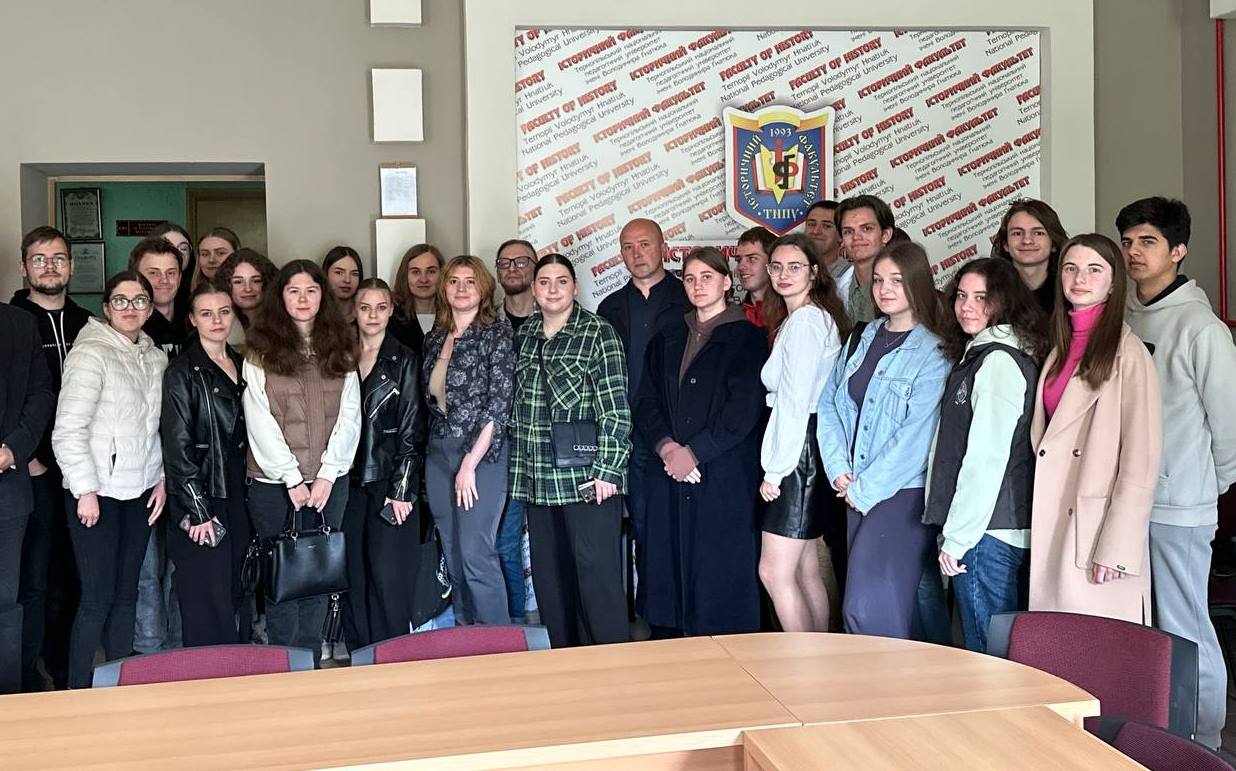  учасники заходу.jpg