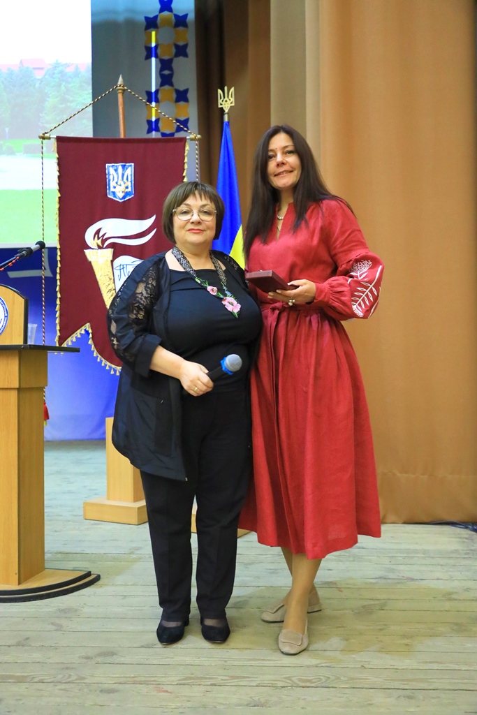 Нагрудний знак МОН України «Відмі́нник осві́ти» отримала Наталія Морська