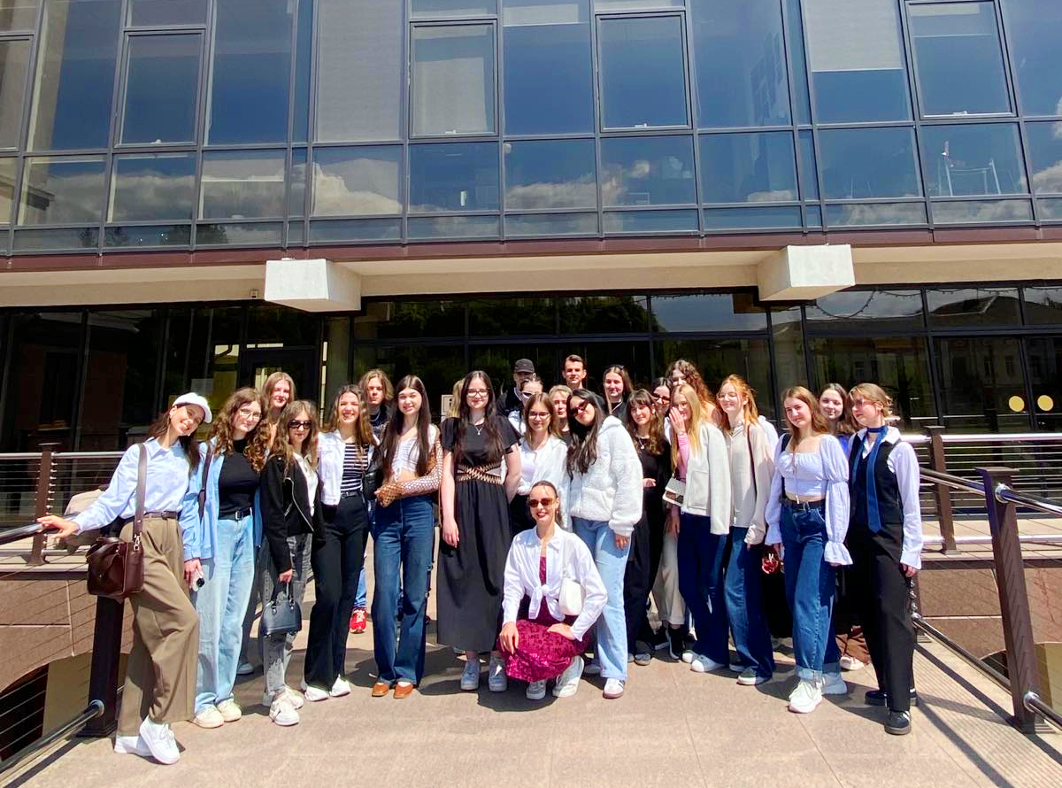  Наприкінці візиту — спільне фото на згадку.png