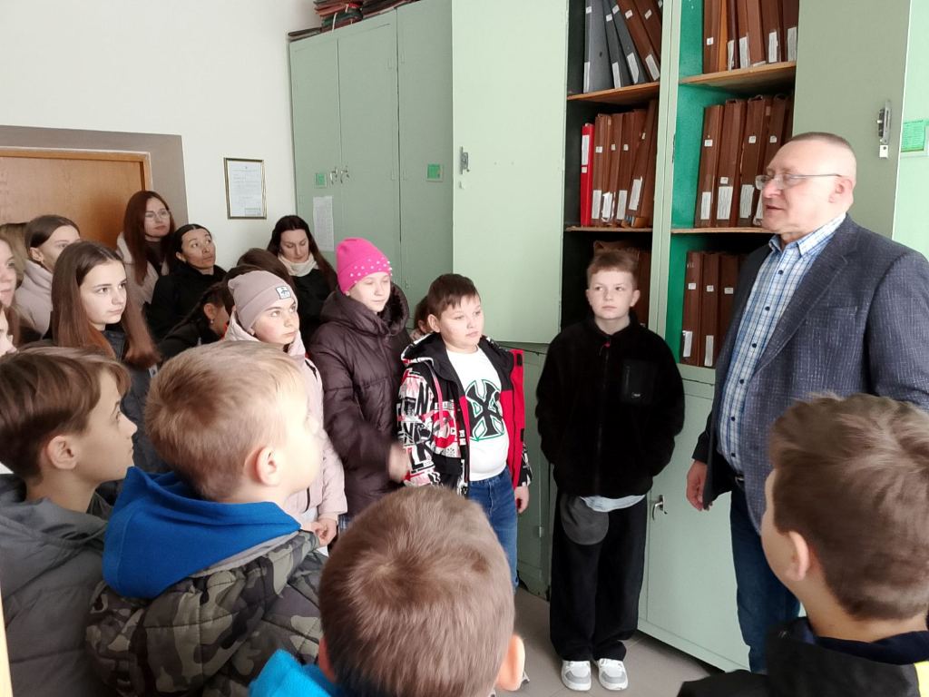 Ознайомлення з гербарними колекціями під керівництвом завідувача лабораторією Руслана ЯВОРІВСЬКОГО