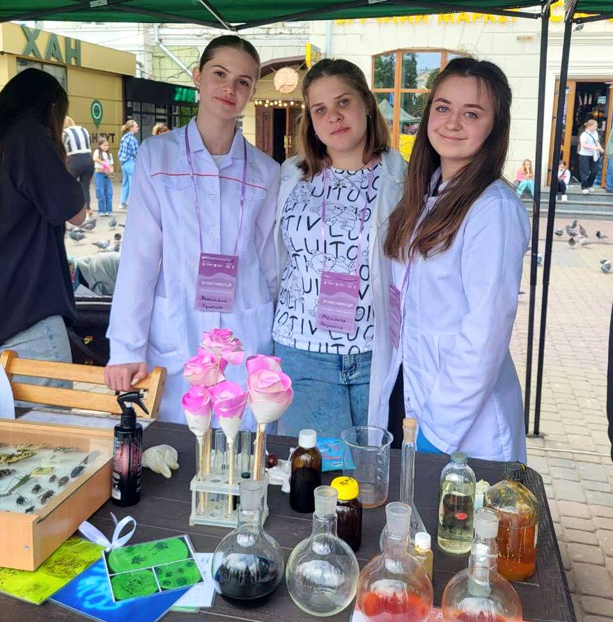 Наука - це цікаво. Першокурсники факультету (Тернопіль).jpg