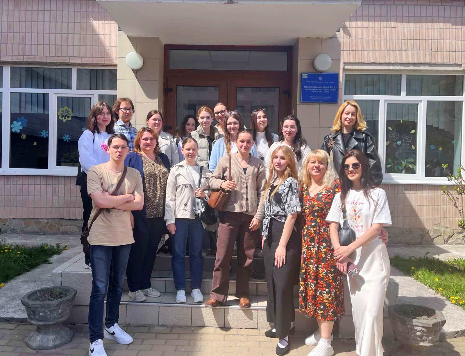  Щирі емоції та тепла, гостинна атмосфера школи.jpg