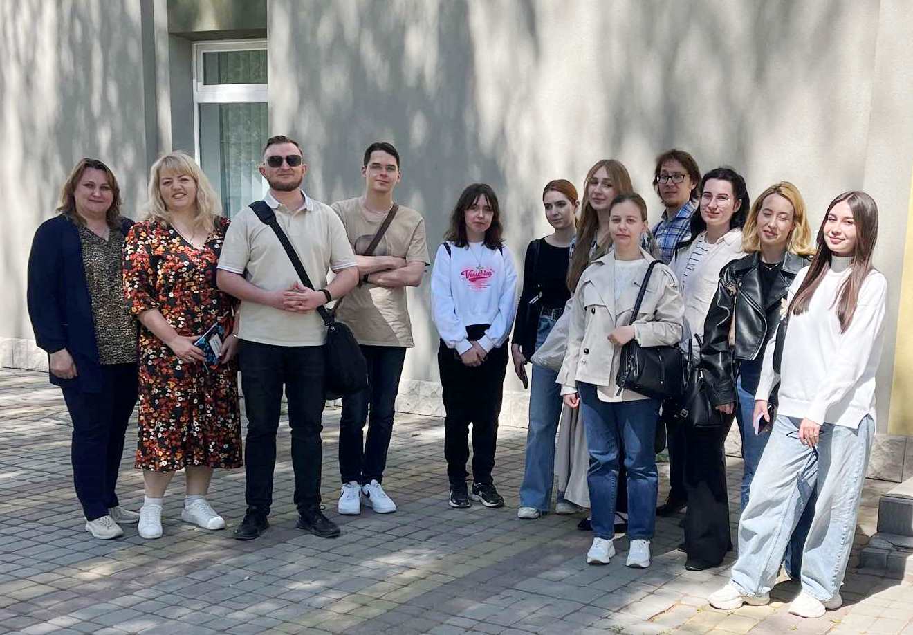   Студенти груп СОПМ-33 та СОУМА-32 разом із методистами Галиною Вишневською та Іриною Заваринською відвідали Тернопільський ліцей №21 імені Ігоря Герети.jpg