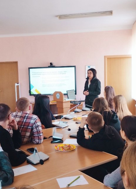 Представлення сучасних векторів розвитку лідера ведучою тренінгу доц. Оленою Гузар