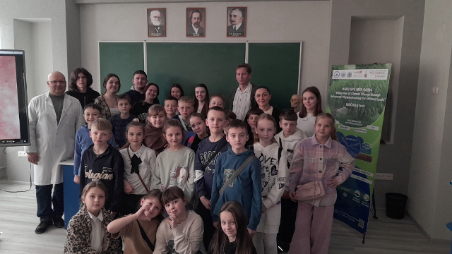 Фото на згадку про захопливу екскурсію у лабораторії анатомії людини разом з організаторами та доцентом Андрієм ГЕРЦОМ 