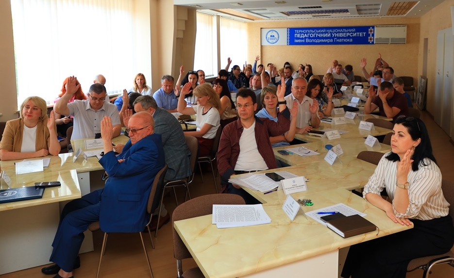  Прийняті рішення стали підґрунтям для організації ефективного нового навчального року.JPG